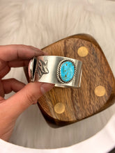 Load image into Gallery viewer, Zebra Star Cuff
