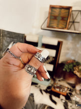 Load image into Gallery viewer, Spade-Club Midi Ring
