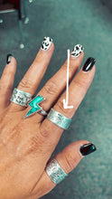 Load image into Gallery viewer, Feathered Longhorn Midi Ring
